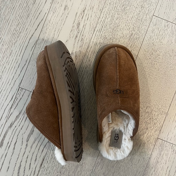 Ugg slide ons skze 8 - Picture 2 of 4